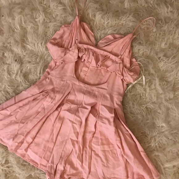 Adorable open back romper - Picture 2 of 3